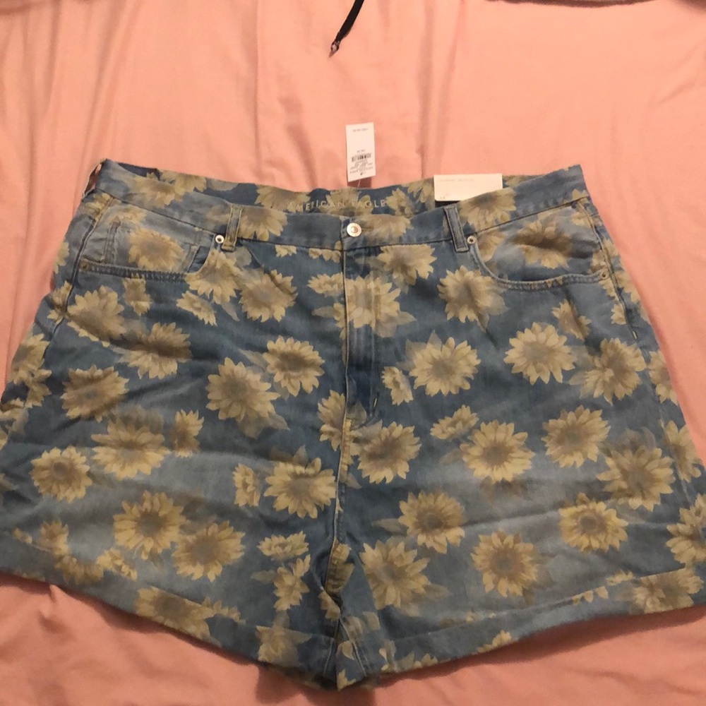 American Eagle Sunflower Mom Short Size 24